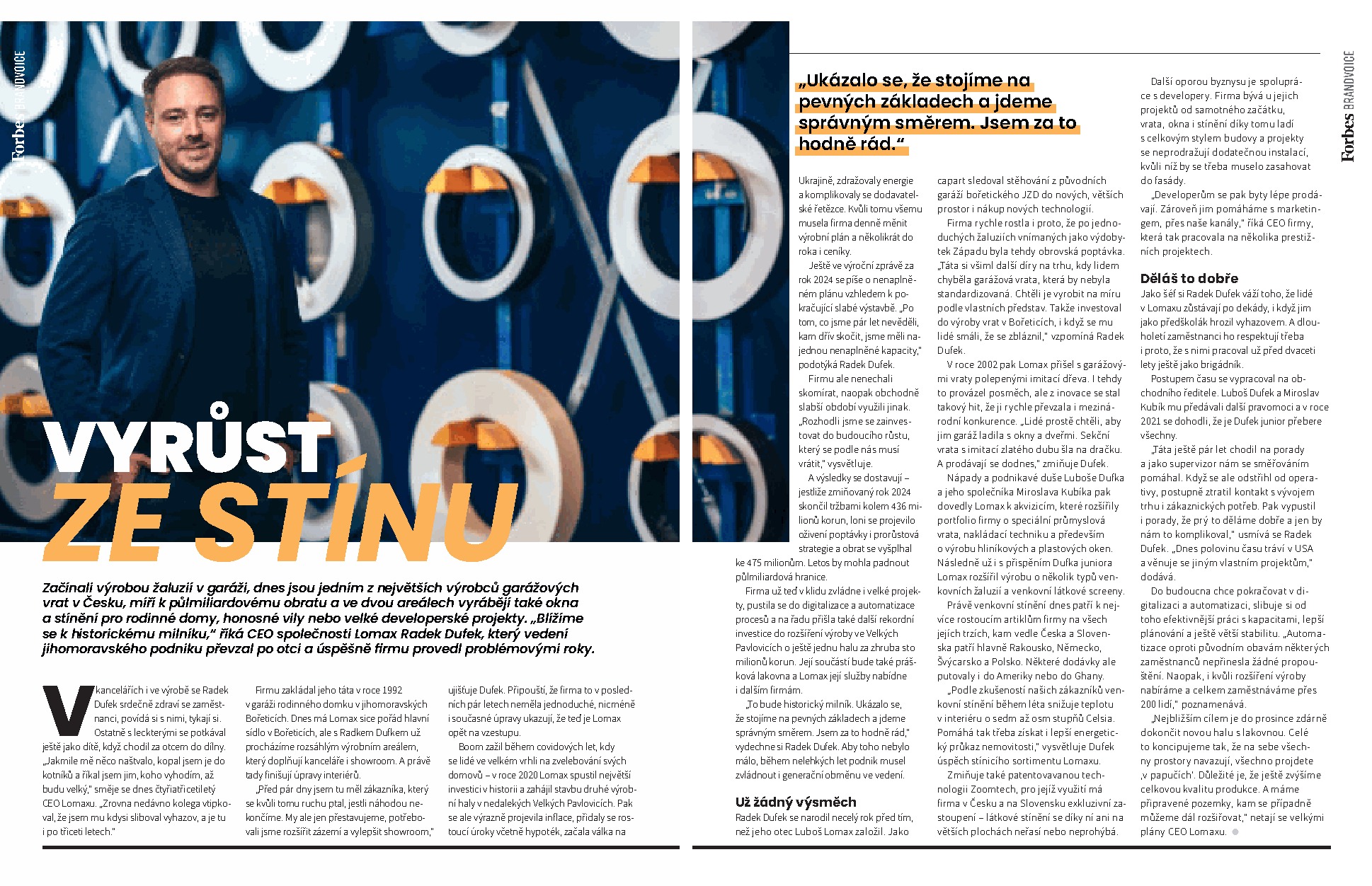Původní dvoustrana článku Vyrůst ze stínu, Forbes BrandVoice, říjnové vydání