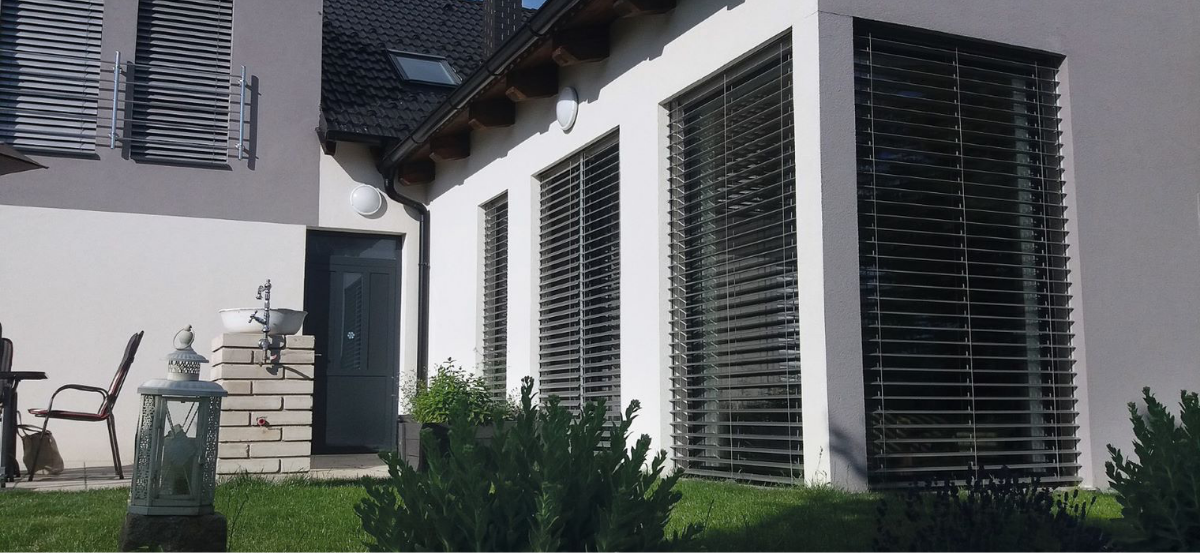 Úvod - LOMAX Teplice | Garážová vrata, brány a stínicí technika