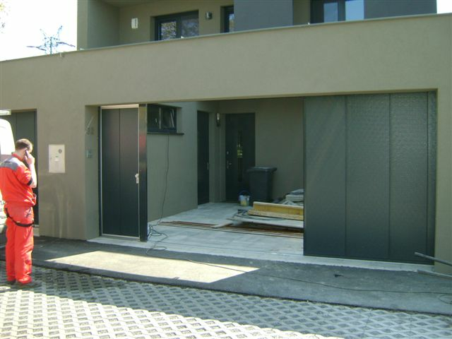 Montáž garážových vrat do rodinného domu