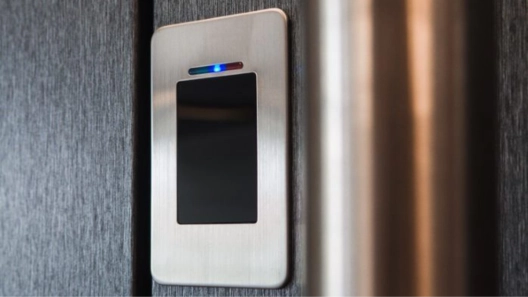 LOMAX Reference - Vchodové hliníkové dveře