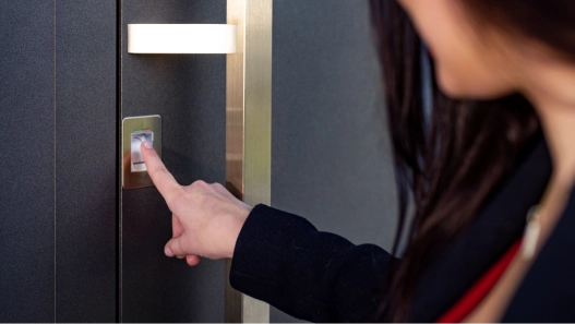 LOMAX Reference - Vchodové hliníkové dveře