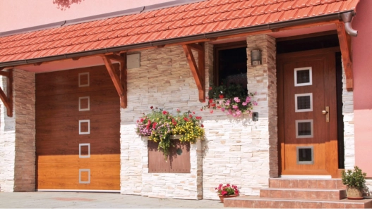 LOMAX Reference - Vchodové hliníkové dveře