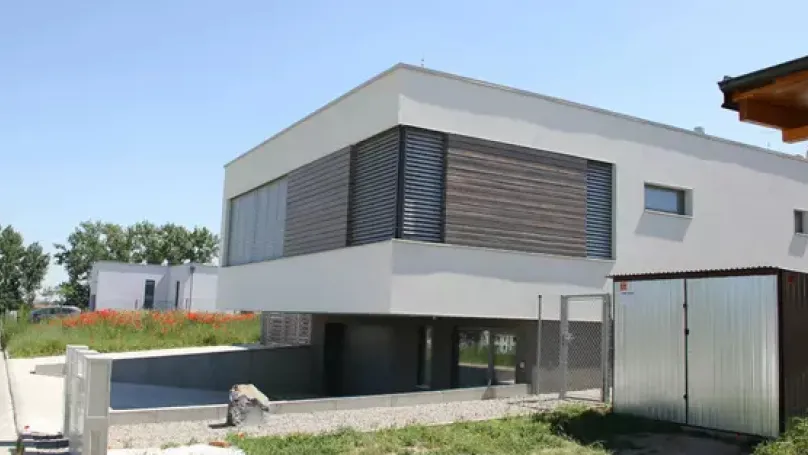 Spánek ovlivňuje řada věcí. Správné podmínky v ložnici pomůže zajistit také kvalitní stínicí technika