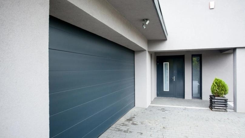 Garážová vrata: Průvodce výběrem a instalací () Garážová vrata: Průvodce výběrem a instalací